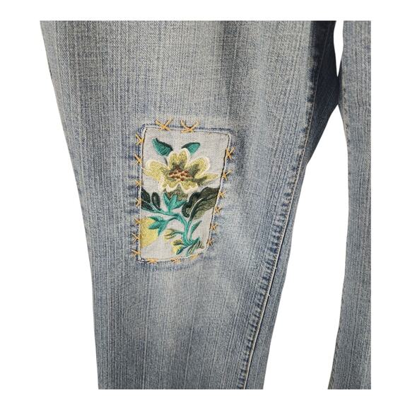 Wah Jens Women's size 16w Blue Denim Embroidered Floral Thick Stitch Boot-Cut - Picture 3 of 8